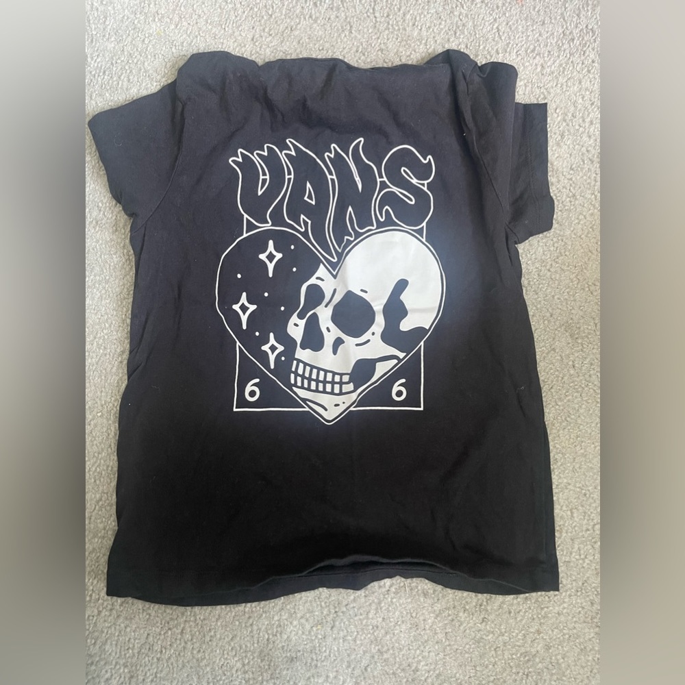 Black tee. Send me an offer or bundle for a deal 🐸